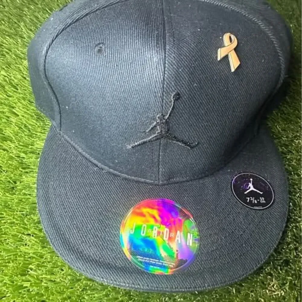 Jordan Jumpman Black Fitted Hat Size 7 3/8 59cm Hologram Sticker pink Ribbon Pin